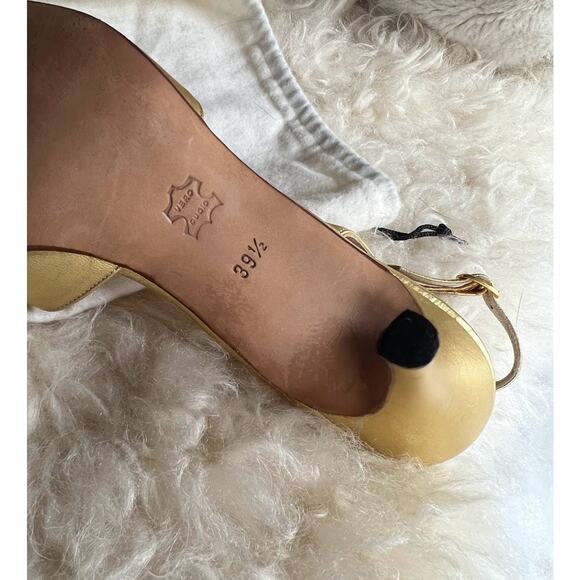 Vintage Manolo Blahnik Gold Slingback Heels - Picture 11 of 16